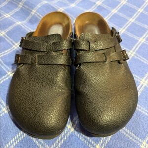 Black Leather Birki’s clogs